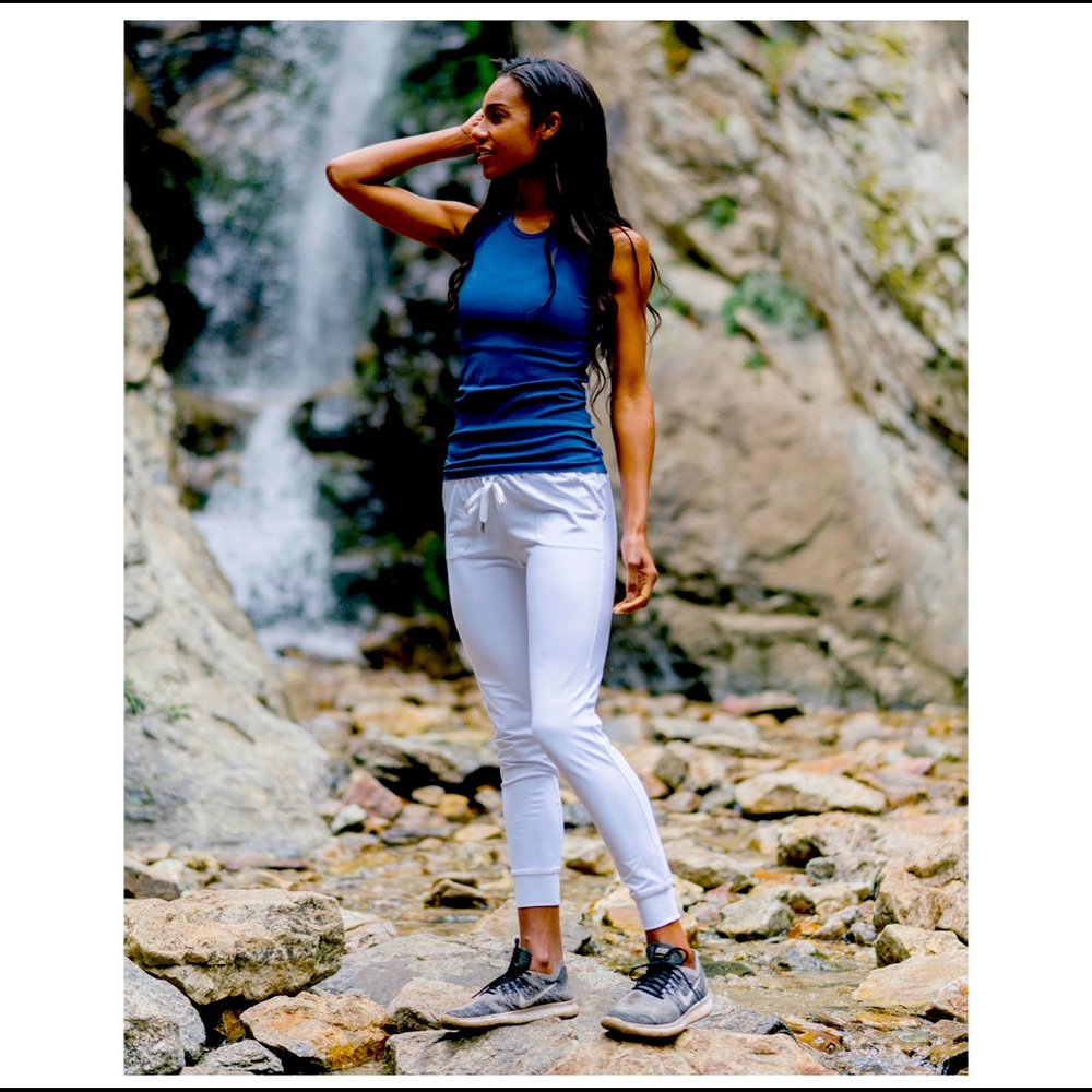 NWT white unwind joggers sz x-small